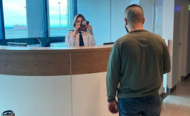 Polițiștii de frontieră au găsit doi pasageri cu documente falsificate în Aeroportul Internațional Chișinău