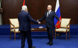Peskov a propus să se ghicească despre ce vor vorbi Mahmoud Abbas și Putin