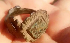 В словацком замке археологи нашли роскошное кольцо XIV века