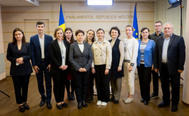 Пятеро молодых людей пройдут оплачиваемую стажировку в парламенте Молдовы