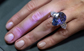 Un diamant albastru ar putea fi vîndut la licitație cu 50 de milioane de dolari
