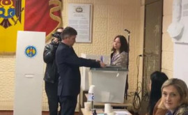 Ион Штефэницэ кандидат от движения Respect Moldova уже проголосовал