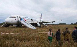 Au fost numite motivele aterizării de urgență din septembrie a unui avion pe un cîmp de lîngă Novosibirsk