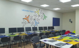 În incinta unui liceu din capitală a fost inaugurat un laborator Digital