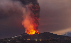 Cel mai mare vulcan activ din Europa sa trezit la viaţă 