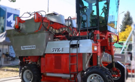 Agromașina a prezentat prima combină moldovenească de recoltat struguri SVK5