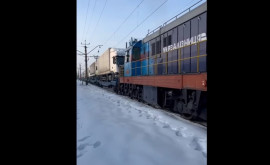 Primul lot de camioane a fost trimis din Ucraina în Polonia cu trenul ocolind blocada