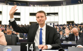 Parlamentul European cere începerea negocierilor de aderare cu Moldova și Ucraina