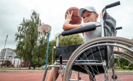 Copiii cu dizabilități vor beneficia de prestații sociale fără depunerea unei cereri