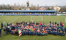 Primarul General a felicitat peste 400 de copiii din Clubului Sportiv DACIA Buiucani