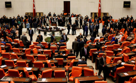 Turcia Parlamentul a prelungit cu trei luni starea de urgență