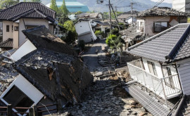 Replicile cutremurului și precipitațiile amenință drumurile din Japonia