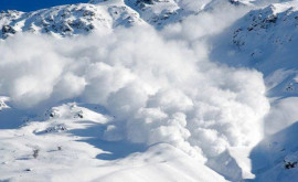Avalanșă în Alpi aproape de granița dintre Italia și Elveția