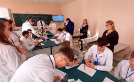 La Chișinău au fost dotate noi laboratoare pentru experimente de fizică și chimie