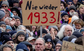  Тысячи людей в Германии вышли на демонстрации против экстремизма 