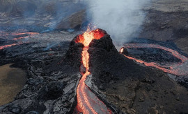 În Islanda un vulcan a început să erupă din nou