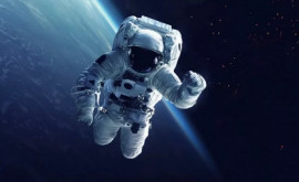 Patru astronauți au revenit pe Pămînt