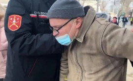 Мужчина пытавшийся поджечь посольство России в Кишиневе заключен под стражу