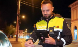 Românii supuși controlului total polițiștii pot afla totul despre o persoană printro simplă scanare