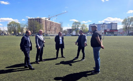 Terenul de fotbal dintrun oraș din nordul țării va fi renovat
