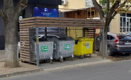 Отремонтированы сотни мусорных контейнеров