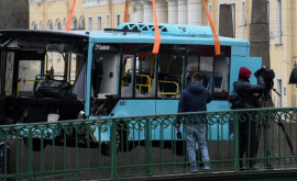 Появились кадры из салона утонувшего в Петербурге автобуса перед падением