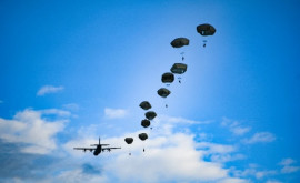 Молдавские и американские военные выполнили прыжки на учениях Swift Response2024