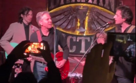 Secretarul de stat al SUA la Kiev Blinken a cîntat la chitară întrun bar