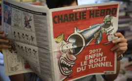Charlie Hebdo годовщину бойни встречает черным юмором