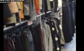 Percheziții în 2 magazine vestimentare din Chișinău VIDEO