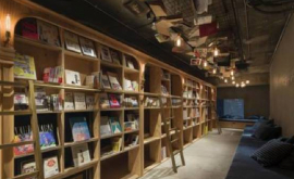 Hotel în formă de bibliotecă în Japonia 