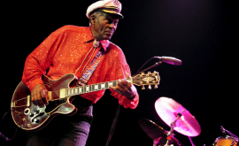 A murit legendarul cîntăreţ american Chuck Berry