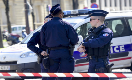 Во Франции вор застрял в витрине ограбленного магазина ФОТО