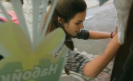Xenia Deli fără bogăție cerșind în stradă VIDEO