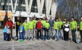 Voluntarii Ecodava au dat o nouă viață scuarului de la Circ FOTO