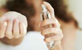 Cum faci ca mirosul de parfum să reziste mai mult timp 