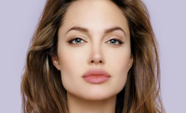 Jolie a ales să sărbătorească Ziua Mamei alături de o singură persoană FOTO