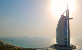 Emiratele Arabe Unite îi amenință cu închisoare pe cei care sînt de partea Qatarului