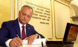 Dodon Băsescu a încercat să se strecoare în politica din Moldova prin geamul deschis