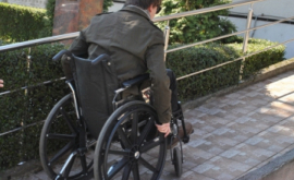 Aproape 600 de persoane cu dizabilităţi locomotorii vor beneficia de cărucioarefotoliu