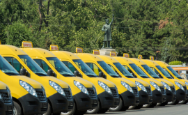 Румыния подарила Молдове 96 школьных автобусов