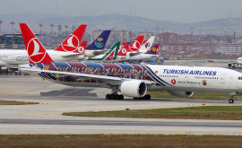 СМИ в аэропорту Стамбула столкнулись два самолета