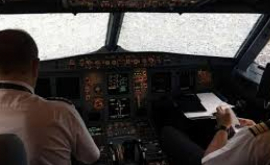 Pilotul ucrainean a așezat intuitiv avionul lovit de grindină VIDEO