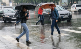 Ploi cu furtuni și fulgere vin spre Moldova