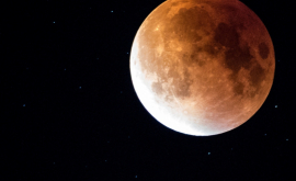 Fotografii inedite cu eclipsa de lună din seara zilei de ieri