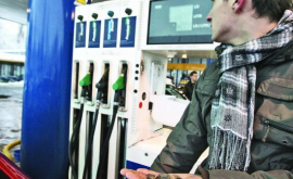 Fiecare a doua stație de benzină din Moldova fură carburanții de la automobiliști