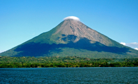 Tort de 181 de kg ce reprezintă cel mai înalt vulcan al țării FOTO