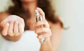 Cum faci ca mirosul de parfum să reziste mai mult timp pe piele