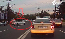 Cum șoferii din Chișinău își scriu propriile reguli în trafic FOTOVIDEO