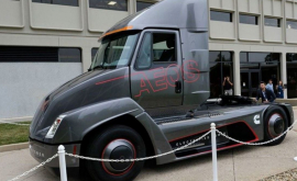 Cadre cu accelerarea camionului electric Tesla prezentate publicului VIDEO
